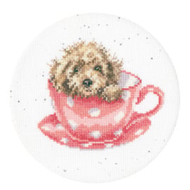 Borduurpakket Hannah Dale - Teacup Pup - Bothy Threads     bt-xhd119p