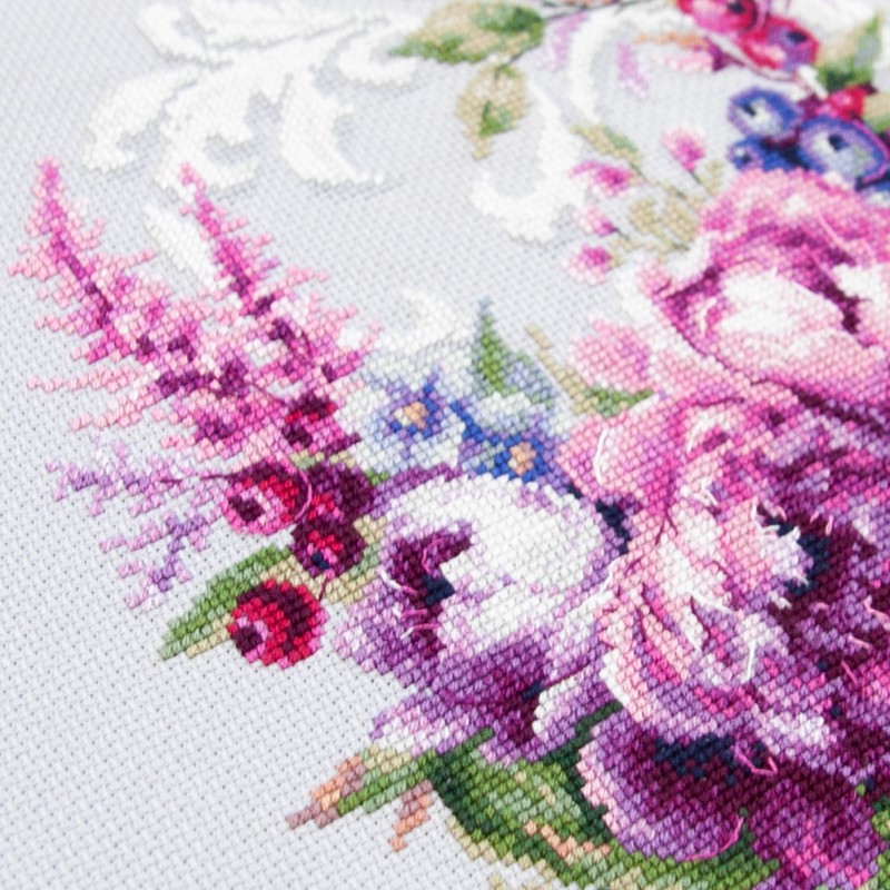 Borduurpakket Purple Silk Peonies - Magic Needle     ci-070-004