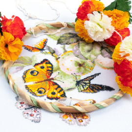 Borduurpakket Butterflies and Apples - Chudo Igla    ci-130-052