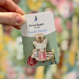 Wooden Needle Minder - Tailor of Gloucester - The Crafty Kit Company - ckc-nmbp-030