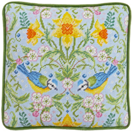 Petit Point borduurpakket Karen Tye Bentley - Spring Blue Tits Tapestry - Bothy Threads    bt-tktb01