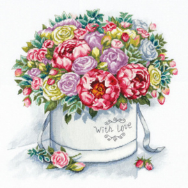 Borduurpakket Peonies in a Hat Box - PANNA    pan-7058-c