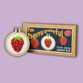 Borduurpakket Matchbox I'm Berry Grateful (Strawberry) - ckc-mb-018