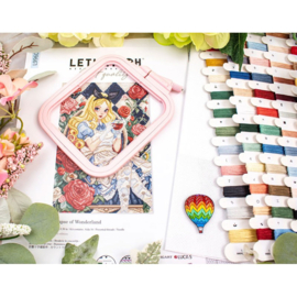 Borduurpakket A Glimpse of Wonderland - Leti Stitch     leti-l9960