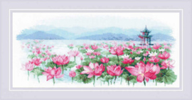 Borduurpakket Lotus Field - Pagoda on the Water - RIOLIS    ri-1869