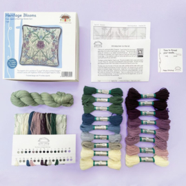 Petit Point borduurpakket Simone Carr - Heritage Blooms - Bothy Threads      bt-tsm01