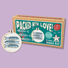 Borduurpakket Matchbox - Packed with Love! - The Crafty Kit Company - ckc-mb-222-
