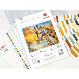 Borduurpakket Giraffe Cuddle - Luca-S     ls-bu5109