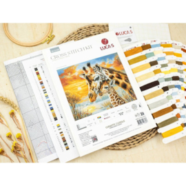Borduurpakket Giraffe Cuddle - Luca-S     ls-bu5109