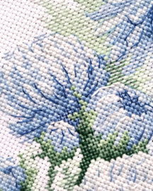 Borduurpakket Delicate Chrysanthemums - RIOLIS   ri-2140
