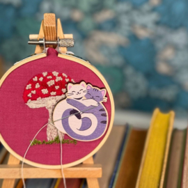 Wooden Needle Minder Cat - Besties - The Crafty Kit Company - ckc-nm-016