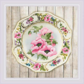Borduurpakket Plate with Pink Poppies - Satin Stitch - RIOLIS    ri-pt0075