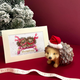 Borduurpakket Hannah Dale - Sledgehogs - Bothy Threads     bt-xmas76