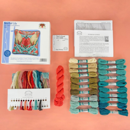 Petit Point borduurpakket April Mawhinney - Mortal Lily - Bothy Threads       bt-tam04