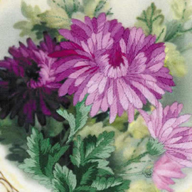 Borduurpakket Plate with Chrysanthemums - Satin Stitch - RIOLIS    ri-pt0076