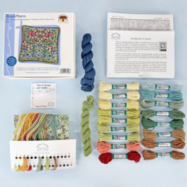 Petit Point borduurpakket William Morris - Blackthorn - Bothy Threads        bt-tac27