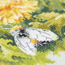 Borduurpakket Meadow Stories - Bumblebee - Magic Needle     ci-510-354