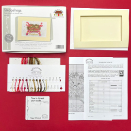 Borduurpakket Hannah Dale - Sledgehogs - Bothy Threads     bt-xmas76