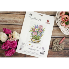 Borduurpakket A Dream Beneath The Petals - Luca-S      ls-b7061