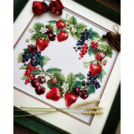 Borduurpakket Wreath with Berries - RIOLIS - ri-2323