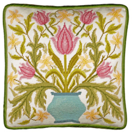 Petit Point borduurpakket William Morris - Vase Of Tulips Tapestry - Bothy Threads    bt-tac14