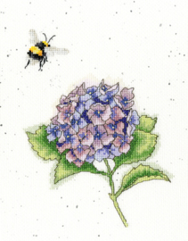 Borduurpakket Hannah Dale - The Busy Bee - Bothy Threads    bt-xhd75