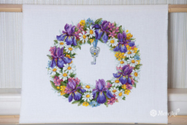 Borduurpakket Wreath with Irises - Merejka    mer-k108