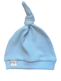 Knoopmutsje ribtricot lichtblauw