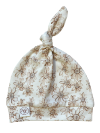 Knoopmutsje lilly beige