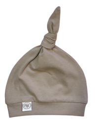 Knoopmutsje Donker Beige Bio
