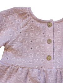 Roze broderie hydrofiel jurk met ruffles en pofmouwen