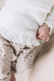 Newborn set caramel hartjes met ecru ruffleshirtje