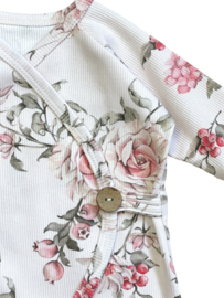 Overslagboxpakje van ribtricot met bloemen