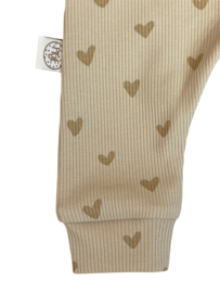 Boxpakje exclusief ribtricot met hartjes camel