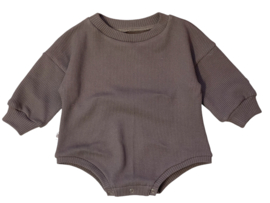 Sweaterromper gebreid poederbruin.