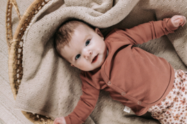 Newborn set bloemetjes met kleiroze