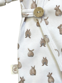 Overslagboxpakje van ribtricot konijntjes