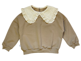 Oversized sweater met rufflekraag taupe