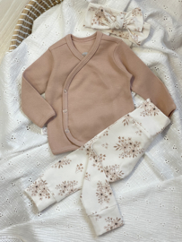 Newborn set beige boeket met poederroze