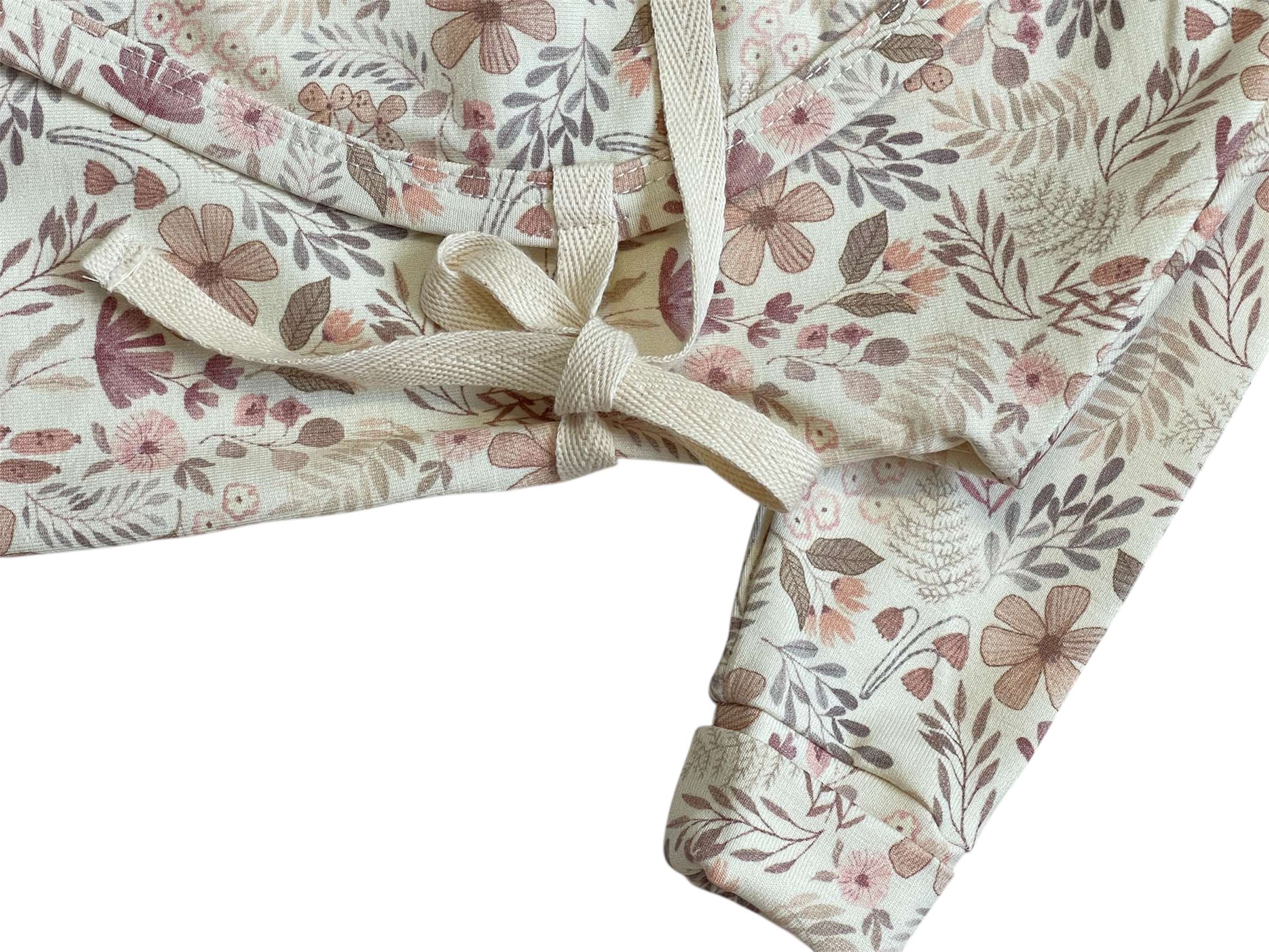 Overslagboxpakje van zachte tricot met bloemetjes