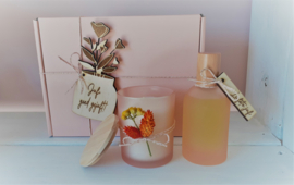 Luxe giftbox met geurkaars en roomspray - Liefste Juf