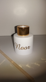 Wit parfumflesje cylinder - gouden dopje