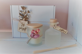Luxe giftbox met geurkaars en huisparfum - Liefste Juf