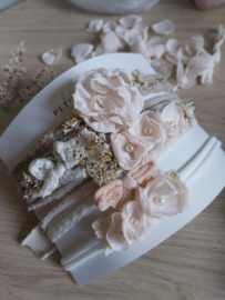 Tie back set soft peach.