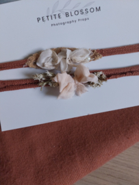 Wrap and 2 tie backs.