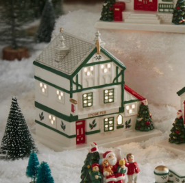 Decoratie Public House met LED Christmas Tree Spode
