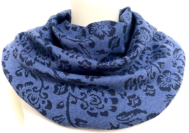 Kobalt blåt tørklæde med lysegråt blomstermønster