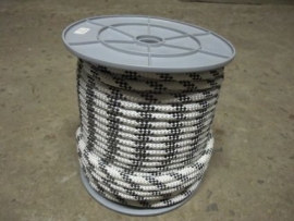 Dyneema core with polyester cover