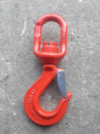 Swivel hook bearing with safety latch