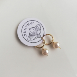 Oorringen round Pearl